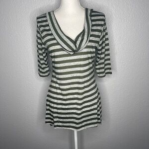 Green & gray stripe v-neck top‎